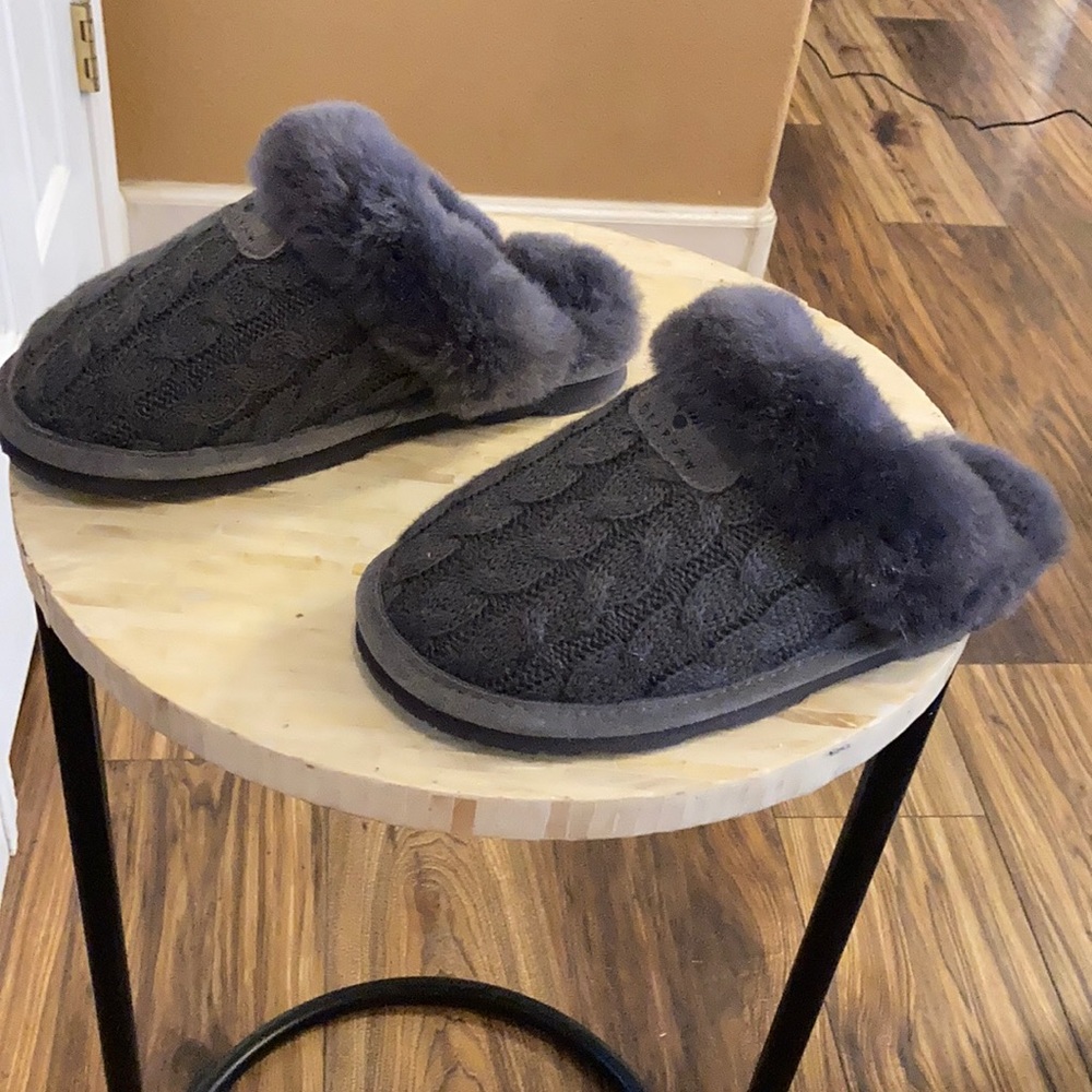 Bearpaw “Effie” Slipper- genuine fur